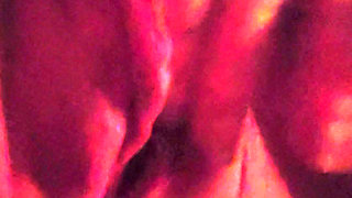 Muscle milf can't hold back her horniness again and jerks off until she cums