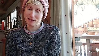 Ersties - Heiße Schneewanderung mit Analplug und Squirting-Höhepunkt