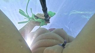 Girl Swimming Naked Underwater No Panties