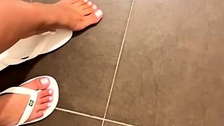 Solo masturbation and the foot fetish