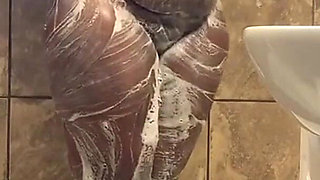 Wshing My Body Stimulating My Clit with Shower Head