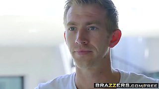 Brazzers - sex industry stars like it giant - pornstar in the pool sequence starring Monique Alexander and Danny D