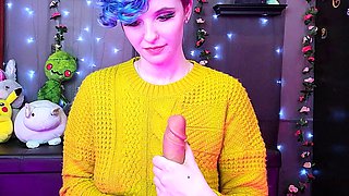 Amateur teen girlfriend toys and sucks cock at home