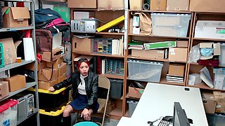 Asian vixens give unforgettable oral in the office