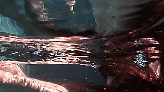 Amateur hottie fucked outdoor in public