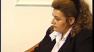 Mature slut comes to casting to blow a dick