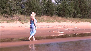 Golden Rain 61-pee in Nature