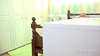 Seducing Auntie Jade POV