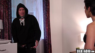 Thief broke into Brooklyn Gray twat