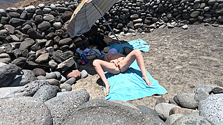 He Saw a Naked Girl on the Beach and Started Jerking off