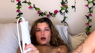Live brunette camgirl toys masturbation orgasm on webcam
