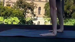 Solo public yoga