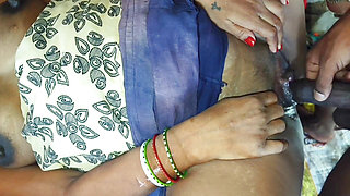 Indian Bengali Kolkata Couple Sex Video.Sari Me Suman Bhabhi Beautiful Lag Rahi Thi Husband Ne Chut Chod Ke Bahut Maza Liya.