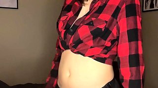 Amateur brunette double toying on webcam