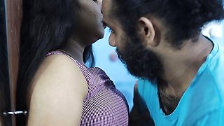 Saree romance hot armpit lick, Vaishnavy and Sharun Raj hot armpit lick romance in saree, Mallu couple saree armpit hot kiss