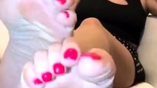 Amateur Foot Fetish Girlfriend Sucks and gives a Footjob
