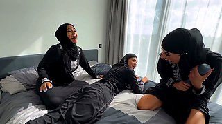 Yasmina Khan Naughty Lesbian Hijabis Seduce Auntie Onlyfans