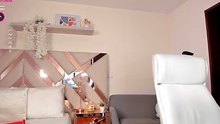 Cute amateur webcam teen girl toying pussy on webcam