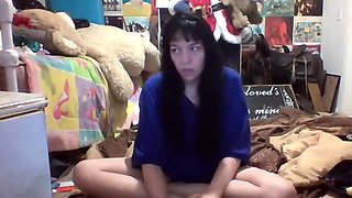 Brunette Couch Webcam Solo Fun Masturbating