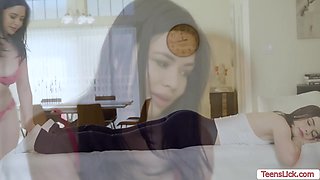 Home services masseuse eats the wet pussy of client