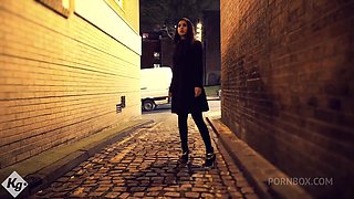 Latina Whore Catches The Attention Of A Horny Punter