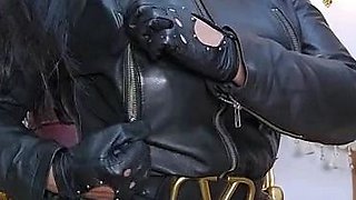 Amateur Latina Milf Masturbates on Cam