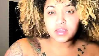 Big boobs webcam babe masturbates and rides her toy