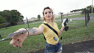 Tattooed hottie Evie Christian gives a wild car blowjob