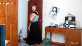 chinese old mother dancing