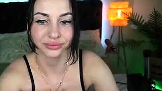 Brunette Solo Webcam Masturbation