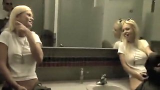 Two blonde babes suck in toilet