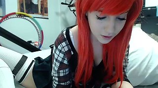 Very hot amateur thai teen girl toying her pussy on cam