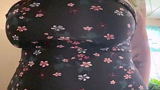 Close up amateur beauty uses her toy to masturbates