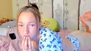 amateur bantikgirl flashing ass on live webcam