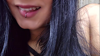 Mini skirt + small dildo: my first time