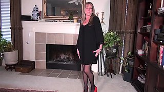 American milf Lucky strips off and plays
