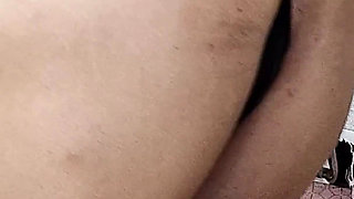College Girl Fucked by Delivery Boy in Exchange for Free Pizz