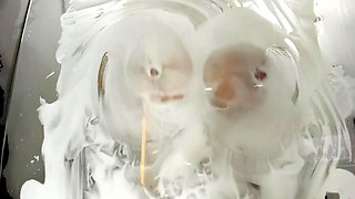 Big boobs, nipple play, mientras se ducha