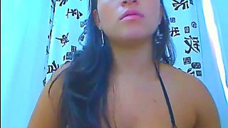 Young webcam bombshell from Mexico shows me her goodies