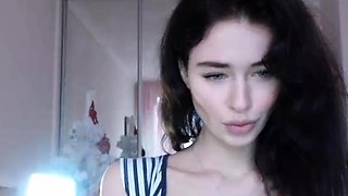 Cute amateur webcam teen girl toying pussy on webcam