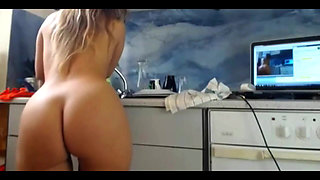Girl Sexydea Flashing Pussy on Live Webcam