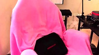 Small titted brunette teen fingering on the bed