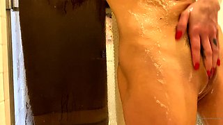 Amateur close up ass toying