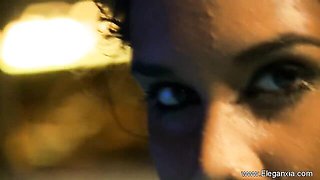 Easy-on-the-eyes India's big ass scene