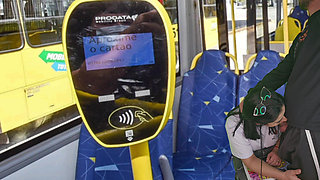 Female Student Can't Resist the Cock She Saw on the Bus