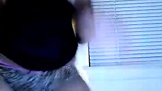 Voluptuous Ebony Dancer Shakes it for the Webcam