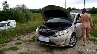 Dumb naked blonde and a stalled car