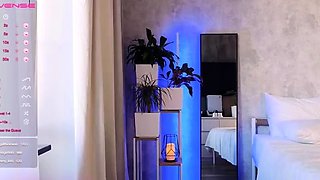 Cute amateur webcam teen girl toying pussy on webcam