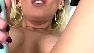 Masturbation close up Tamara big clit