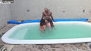 Tava Com A Bucetinha Molhadinha Ai Pedi Leite Pro Meu Visinho Que Veio Tomar Banho Aqui Em Casa